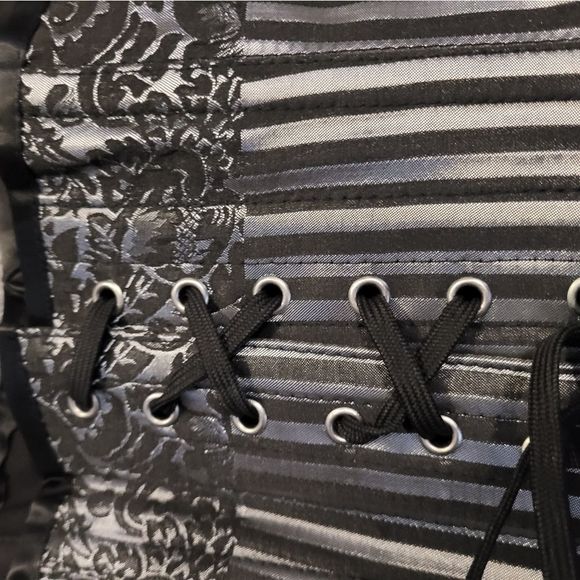 New True Steel boned striped Corset. - Picture 5 of 12
